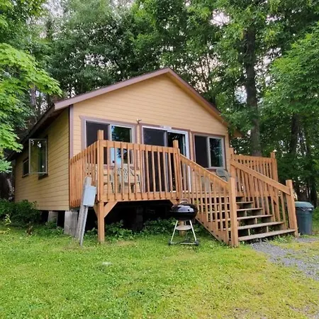 Quiet 2 Bedroom Bass Cabin In The Trees